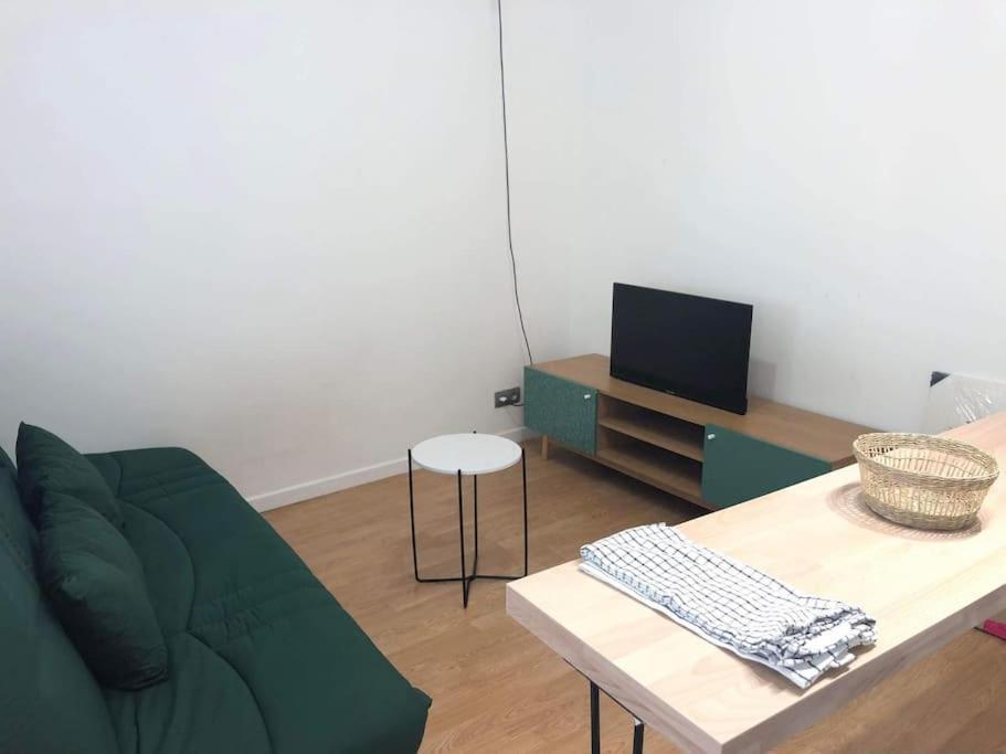 Studio Confortable Pres De Paris Apartment วีลุชวีฟ ภายนอก รูปภาพ
