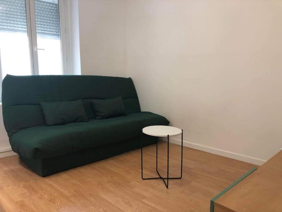 Studio Confortable Pres De Paris Apartment วีลุชวีฟ ภายนอก รูปภาพ